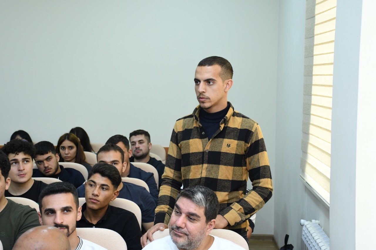 Zəfər Qurbanov əcnəbi tələbələrlə görüş keçirdi - FOTOLAR